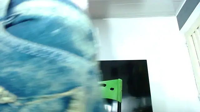 Snapshot of Tamarahryan chatting on 11/14/25, 02:27 Tamarahryan online show from 11/14/25, 02:27