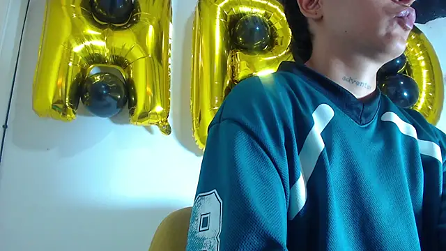 Snapshot of Tamarahryan chatting on 12/15/25, 01:26 Tamarahryan online show from 12/15/25, 01:26