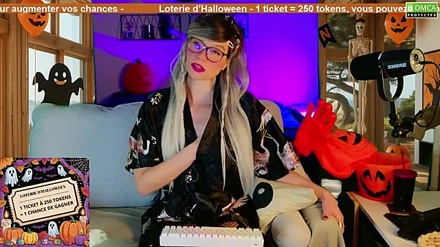Snapshot of Kittychatte chatting on 10/19/25, 10:05 Kittychatte online show from 10/19/25, 10:05