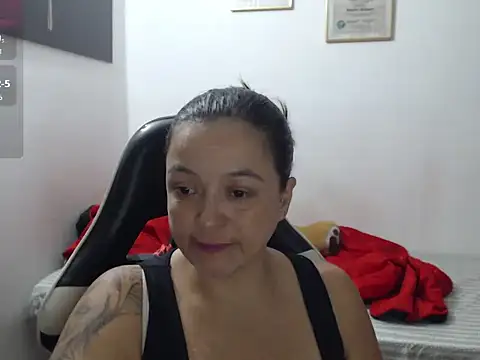 Snapshot of katty_lorens chatting on 05/22/26, 12:40 katty lorens online show from 05/22/26, 12:40