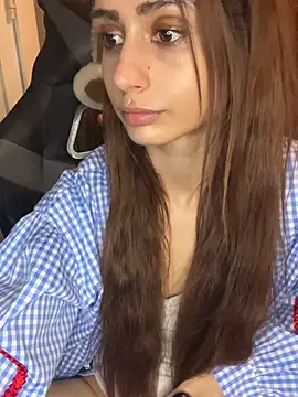 LaPetitechienne1 online show from 02/01/25, 02:02