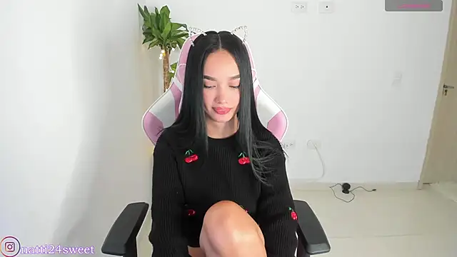 sharlotte 23 online show from 04/14/26, 02:06