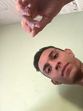 Snapshot of fran777775 chatting on 12/17/25, 01:17 fran777775 online show from 12/17/25, 01:17