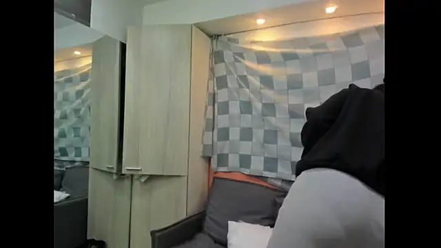 Mhelanny2 online show from 11/16/25, 06:46