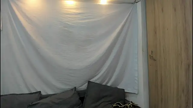 Mhelanny2 online show from 12/14/25, 12:54