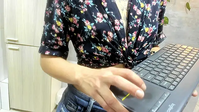 Mhelanny2 online show from 05/15/26, 05:31