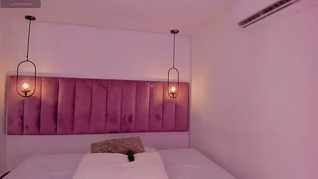 luisah  online show from 02/17/25, 07:53