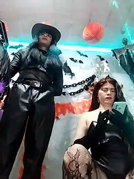 Snapshot of latintransbigcum chatting on 10/27/25, 04:44 latintransbigcum online show from 10/27/25, 04:44