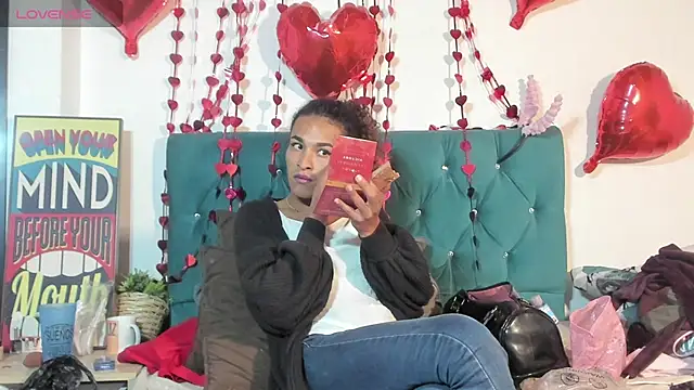 Snapshot of StefanyMiler chatting on 04/18/26, 03:43 StefanyMiler online show from 04/18/26, 03:43