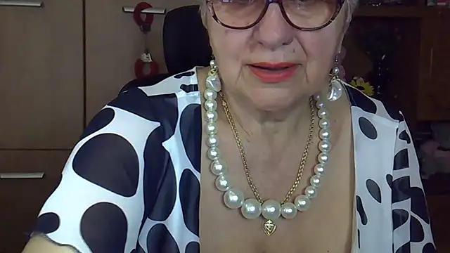 SweetCherry27 online show from 12/01/25, 05:40