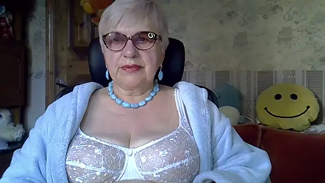 Snapshot of SweetCherry27 chatting on 04/22/26, 04:04 SweetCherry27 online show from 04/22/26, 04:04