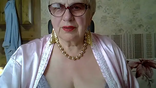 Snapshot of SweetCherry27 chatting on 05/06/26, 02:44 SweetCherry27 online show from 05/06/26, 02:44
