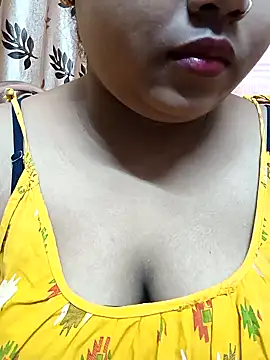 Snapshot of Sophiaboudi chatting on 01/28/25, 05:35 Sophiaboudi online show from 01/28/25, 05:35