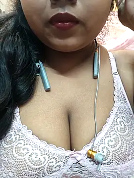 Snapshot of Sophiaboudi chatting on 02/14/25, 05:46 Sophiaboudi online show from 02/14/25, 05:46