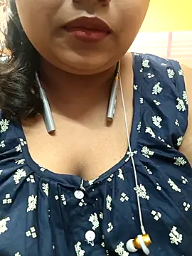 Snapshot of Sophiaboudi chatting on 02/26/25, 05:28 Sophiaboudi online show from 02/26/25, 05:28