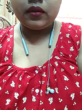 Snapshot of Sophiaboudi chatting on 02/28/25, 05:37 Sophiaboudi online show from 02/28/25, 05:37