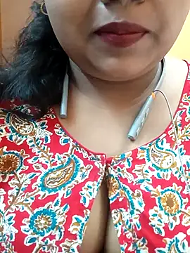 Snapshot of Sophiaboudi chatting on 03/17/25, 05:27 Sophiaboudi online show from 03/17/25, 05:27