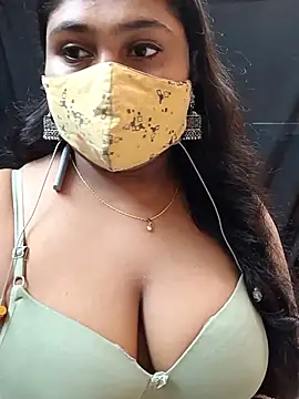 Snapshot of Sophiaboudi chatting on 10/05/25, 05:00 Sophiaboudi online show from 10/05/25, 05:00