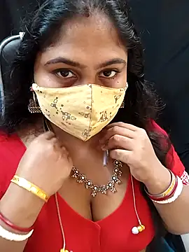 Snapshot of Sophiaboudi chatting on 10/06/25, 06:05 Sophiaboudi online show from 10/06/25, 06:05