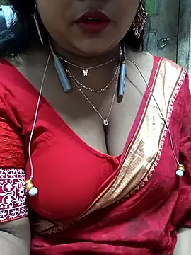 Snapshot of Sophiaboudi chatting on 11/15/25, 05:42 Sophiaboudi online show from 11/15/25, 05:42