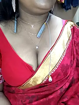 Snapshot of Sophiaboudi chatting on 11/16/25, 03:17 Sophiaboudi online show from 11/16/25, 03:17