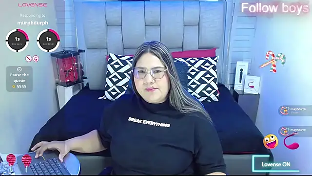 evelin zaens online show from 10/12/25, 04:22