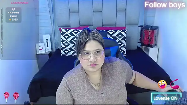 evelin zaens online show from 10/14/25, 04:57