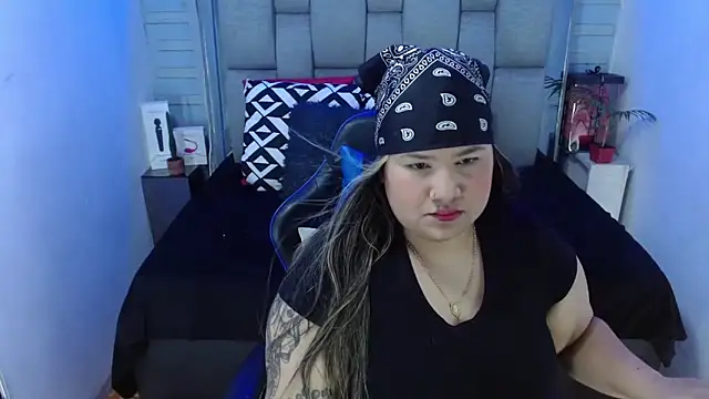 evelin zaens online show from 11/11/25, 04:12