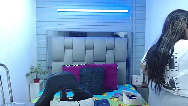 evelin zaens online show from 04/10/26, 06:07