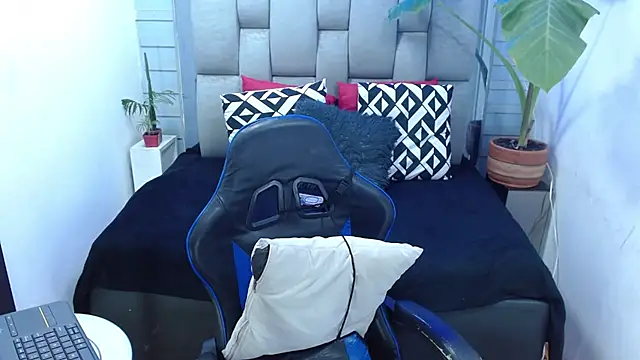 evelin zaens online show from 05/05/26, 03:58