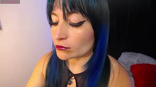 alicia moom online show from 10/07/25, 06:49