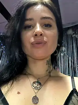 Snapshot of KikiXRed chatting on 01/17/25, 06:54 KikiXRed online show from 01/17/25, 06:54