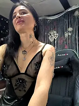 Snapshot of KikiXRed chatting on 02/04/25, 10:43 KikiXRed online show from 02/04/25, 10:43