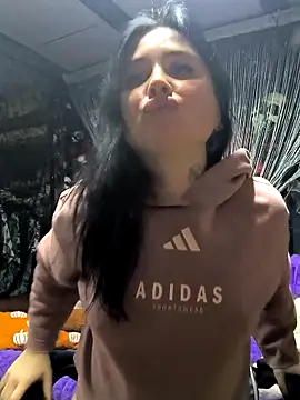 Snapshot of KikiXRed chatting on 11/10/25, 01:32 KikiXRed online show from 11/10/25, 01:32