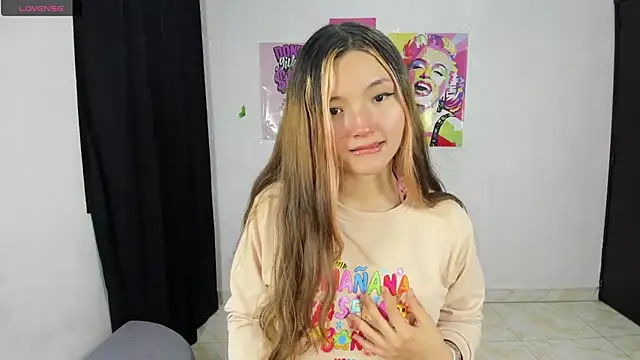 Snapshot of Alice_bloom_ chatting on 11/14/25, 02:10 Alice bloom online show from 11/14/25, 02:10