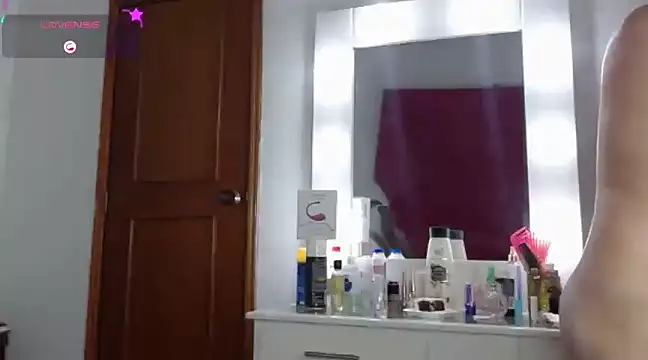 Snapshot of interracia1xx chatting on 03/14/25, 08:10 interracia1xx online show from 03/14/25, 08:10