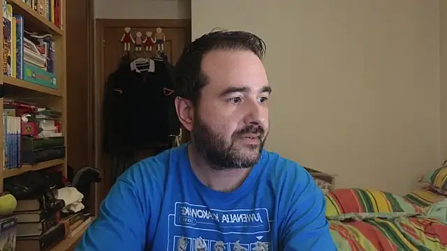 Snapshot of curiosillo83 chatting on 06/06/26, 11:04 curiosillo83 online show from 06/06/26, 11:04