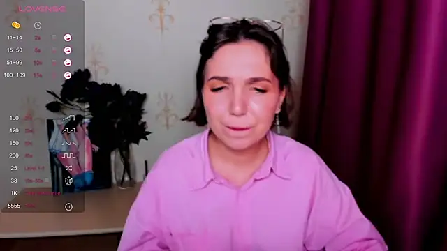 KindHazelHere  online show from 09/30/25, 10:09