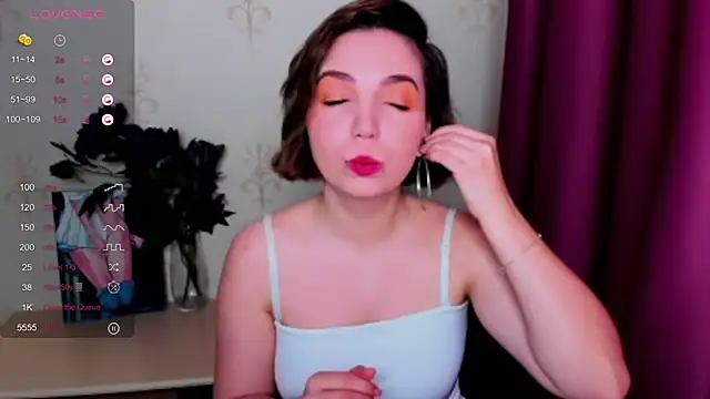 KindHazelHere  online show from 10/04/25, 08:12