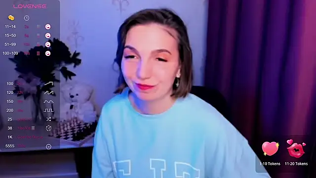 KindHazelHere  online show from 11/04/25, 09:03