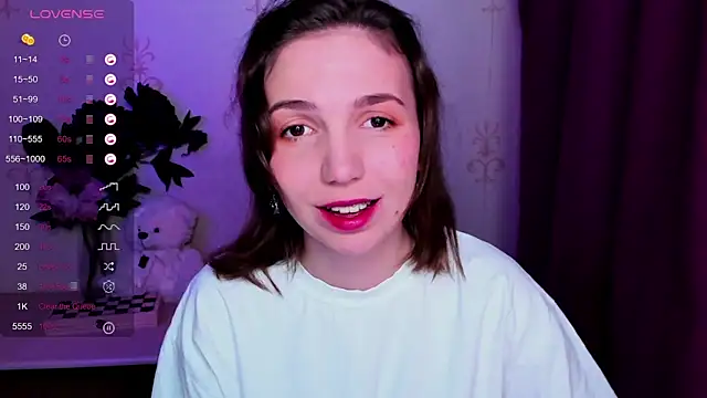 KindHazelHere  online show from 04/07/26, 12:11