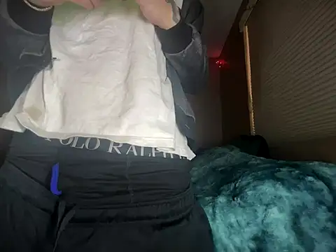 Snapshot of Bwcjoshbanks chatting on 12/15/25, 04:17 Bwcjoshbanks online show from 12/15/25, 04:17