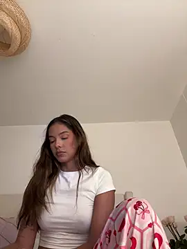 Bella cutte  online show from 12/01/25, 11:10