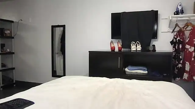 TiffaneyLove online show from 05/15/26, 11:12