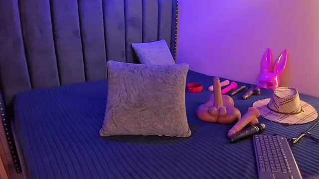 ashlye miller  online show from 10/17/25, 04:04