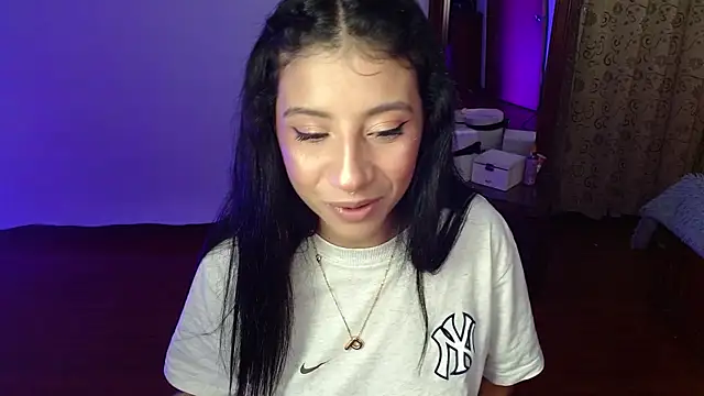 Snapshot of _holy_1 chatting on 11/23/25, 02:44 holy 1 online show from 11/23/25, 02:44