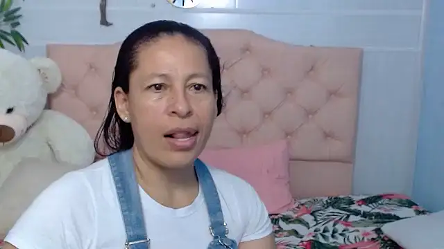 Snapshot of mature_martina chatting on 09/09/25, 10:42 mature martina online show from 09/09/25, 10:42