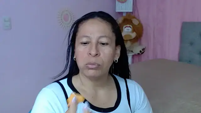 Snapshot of mature_martina chatting on 10/13/25, 07:47 mature martina online show from 10/13/25, 07:47