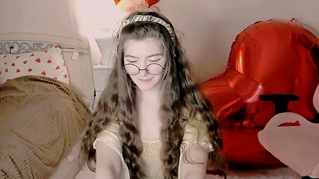 Snapshot of RuthMorse chatting on 02/19/26, 06:15 RuthMorse online show from 02/19/26, 06:15