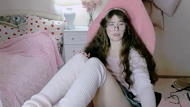 Snapshot of RuthMorse chatting on 02/24/26, 06:39 RuthMorse online show from 02/24/26, 06:39